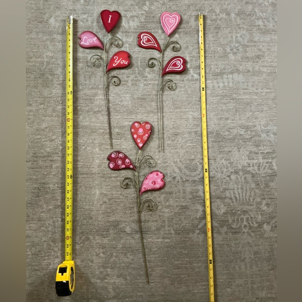 Valentines Decorations-Heart Design Metal Indoor/Outdoor in Red and Pink